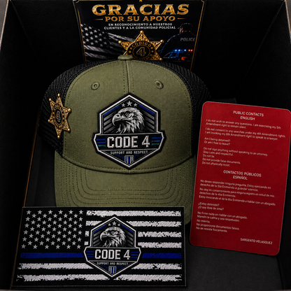 Kit Gorra Código 4 Premium Pin + 3 Tarjetas rojas + 2 Stickers color verde militar